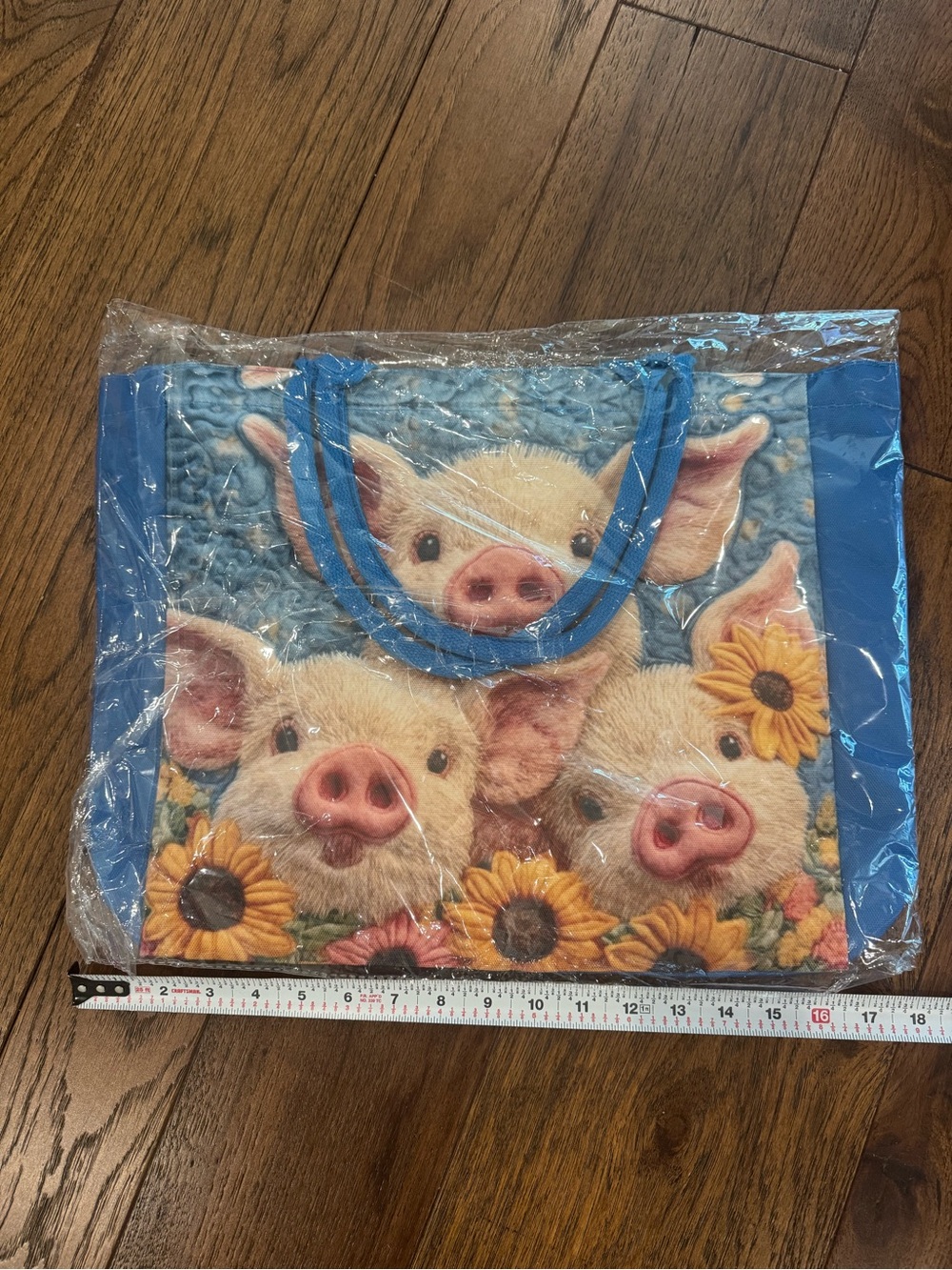 NEW Pig tote featuring adorable pigs